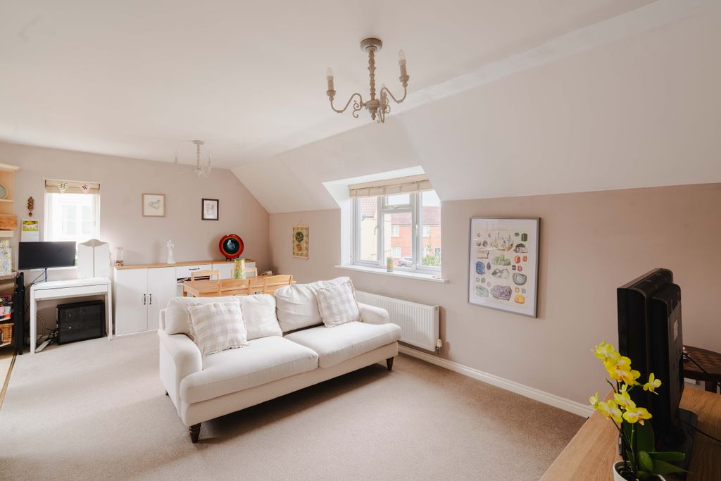 Property photo 2 of 12 6