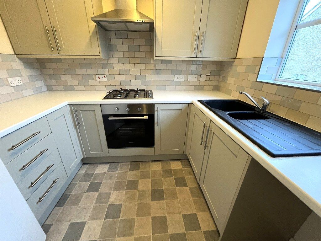 Property photo 3 of 8 Kitchen