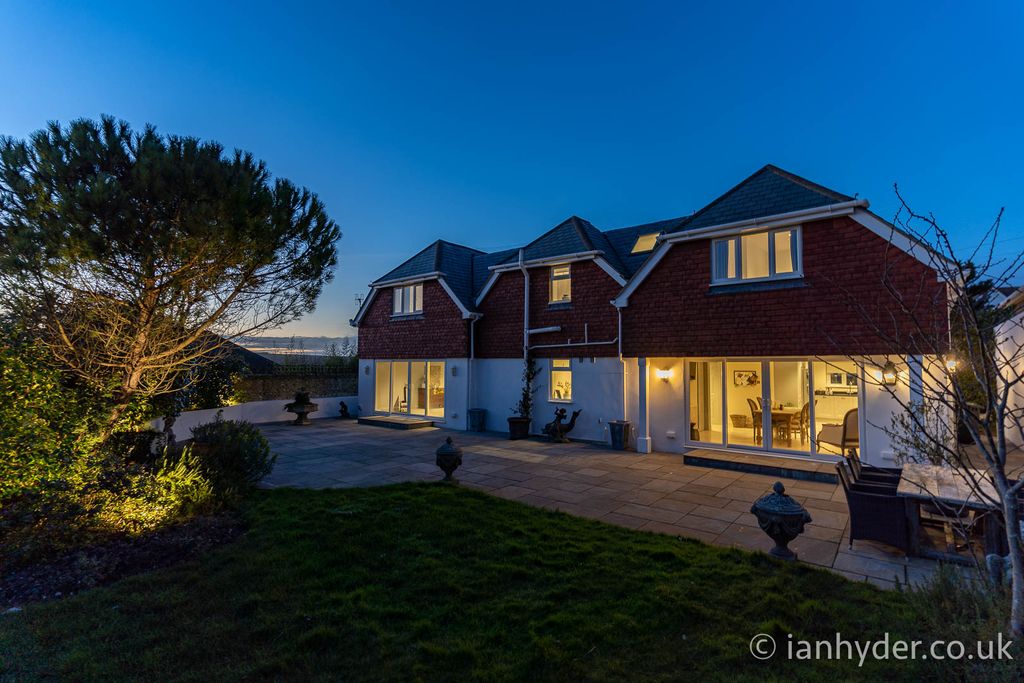 Property photo 3 of 24