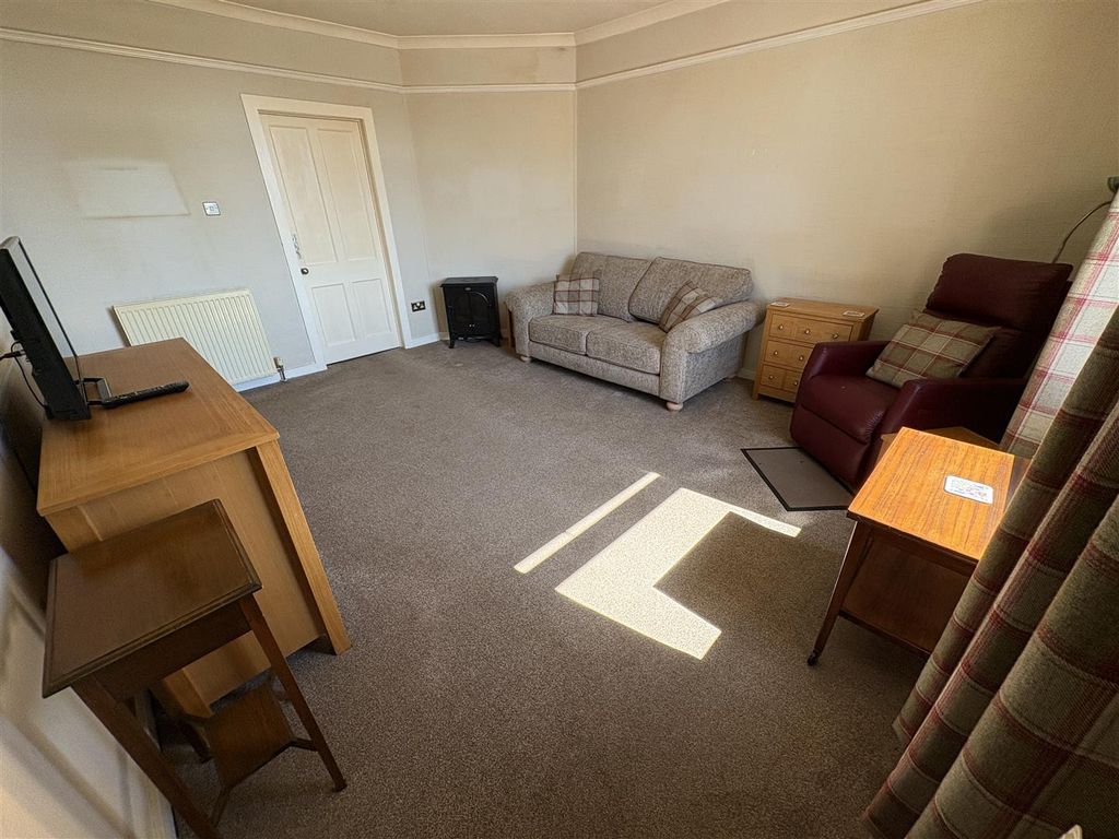 Property photo 3 of 21 Lounge