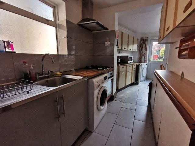 Property photo 2 of 10 Kitchen
