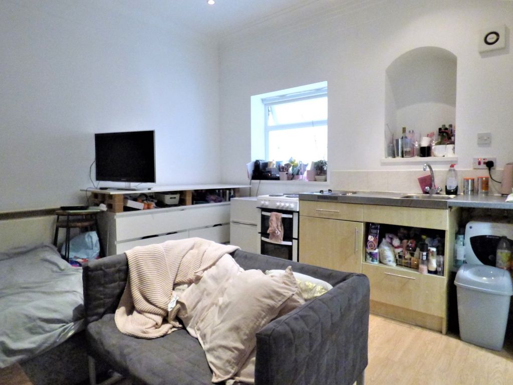 Property photo 3 of 5 Kitchen