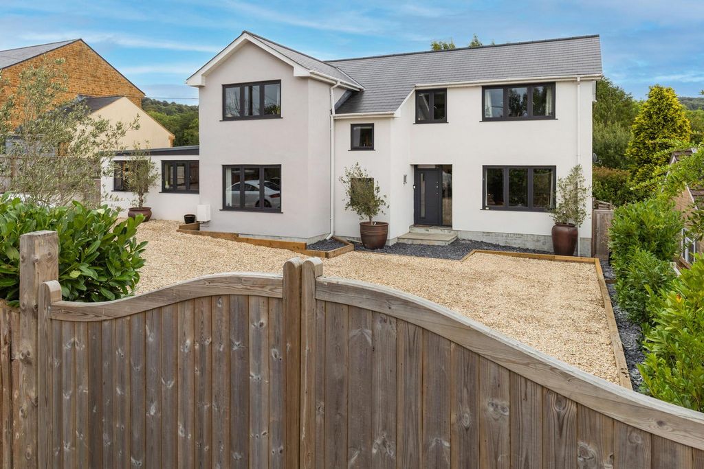 Property photo 1 of 32