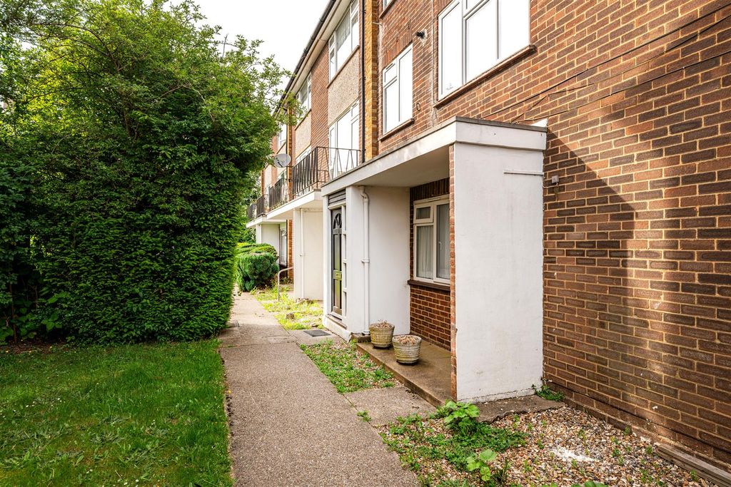 Property photo 2 of 10 External