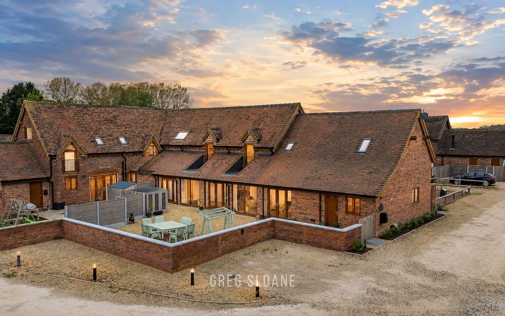 Property photo 1 of 31 Lubstree External