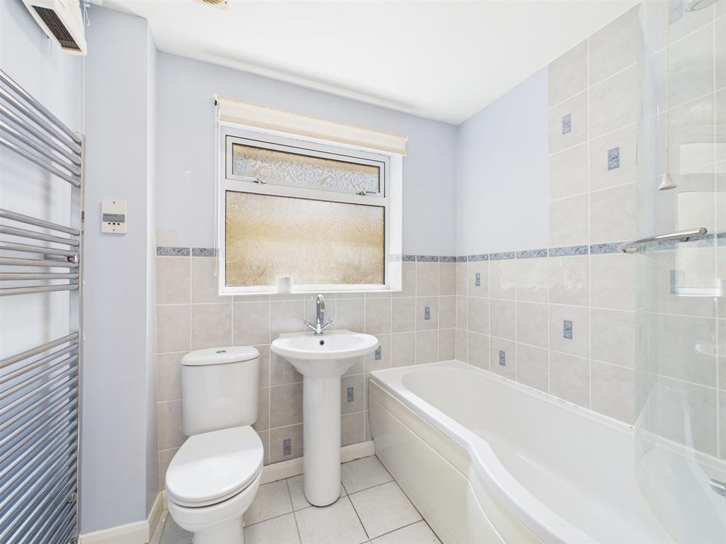 Property photo 3 of 14 Bathroom