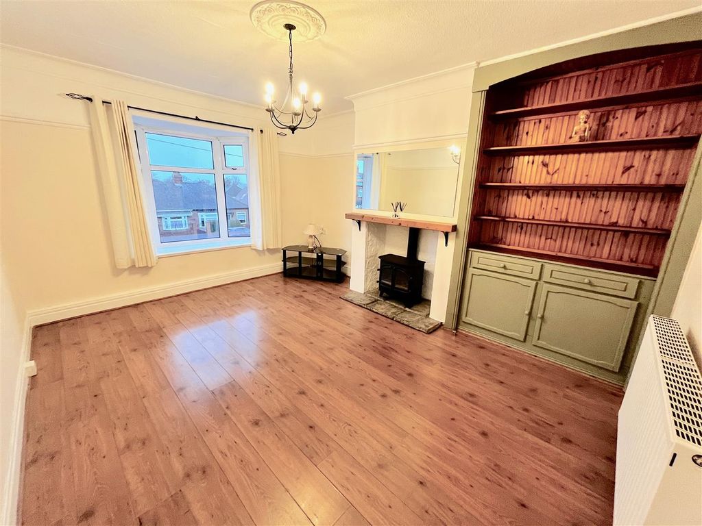 Property photo 1 of 10 Lounge