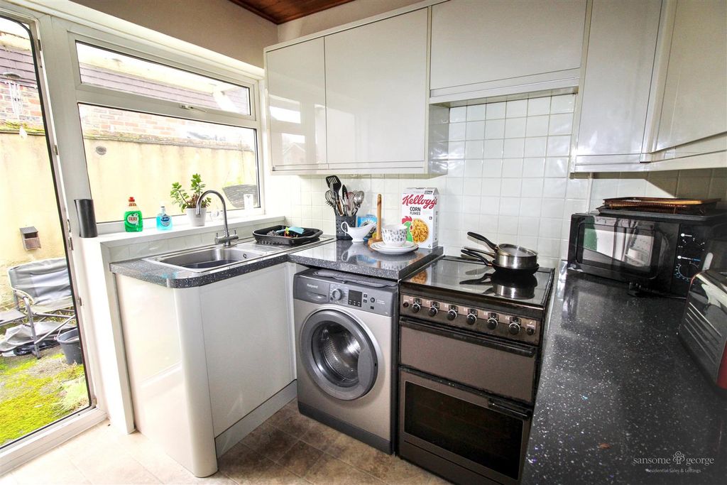 Property photo 2 of 11 Kitchen