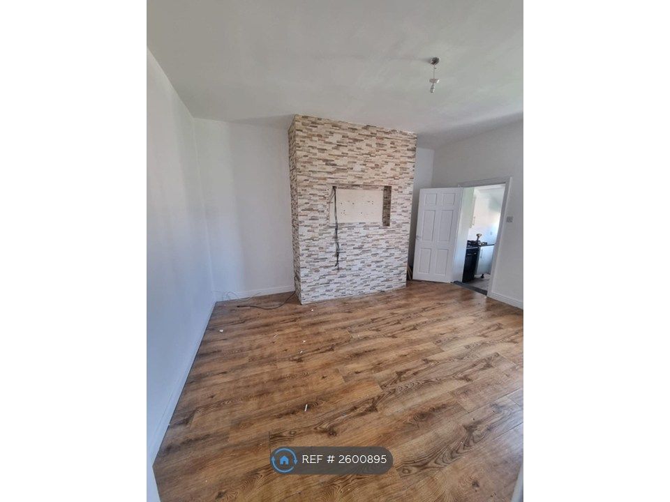 Property photo 3 of 17 Living Room