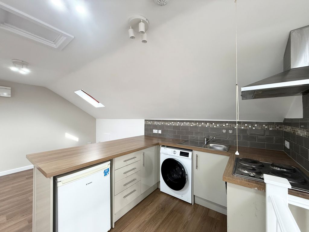 Property photo 3 of 8 Kitchen