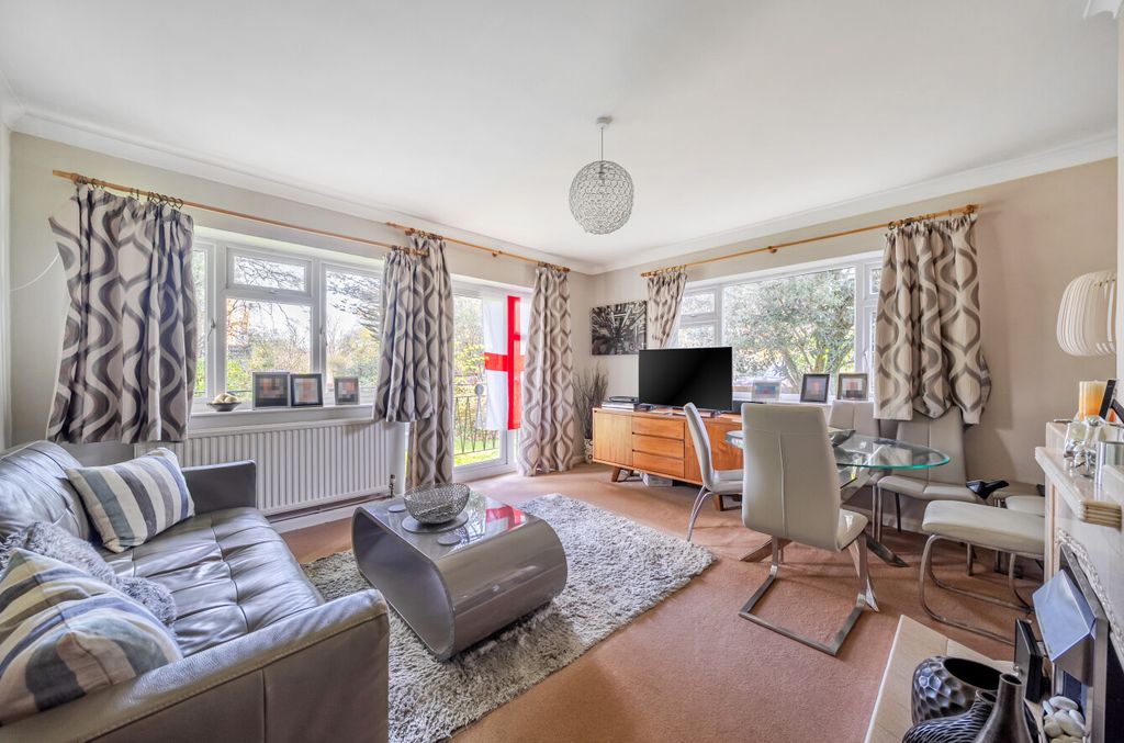 Property photo 3 of 12 1385851-16-692Ed4...