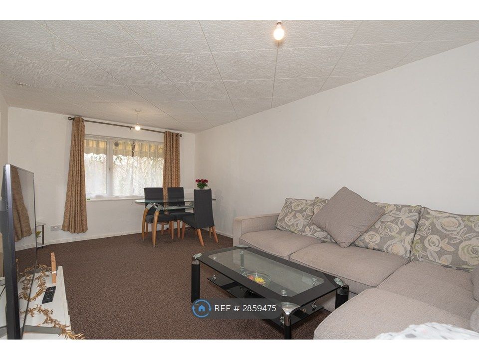 Property photo 3 of 14 Lounge