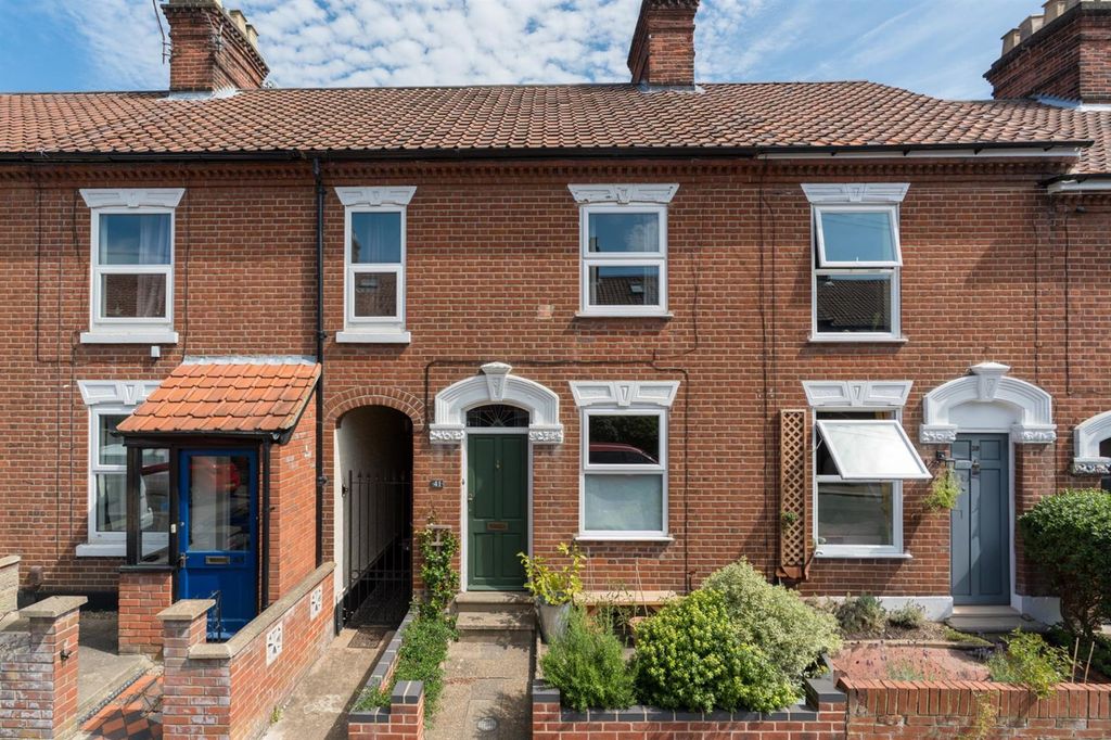 Property photo 1 of 19 Thumbnail_41-Lincolnst-002.Jpg