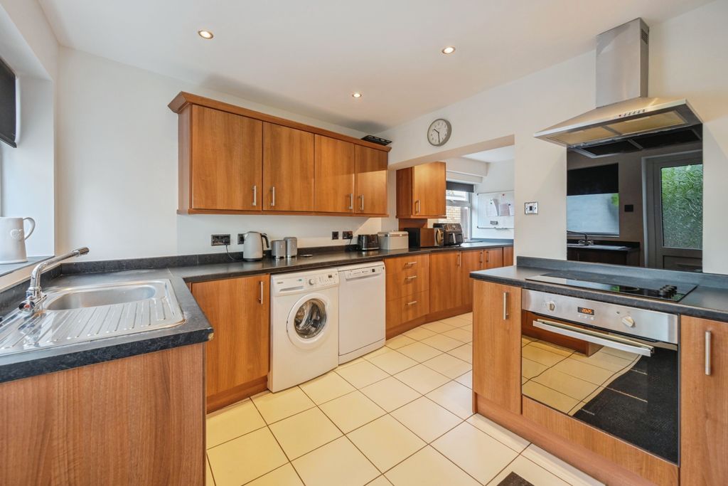 Property photo 3 of 20 Kitchen