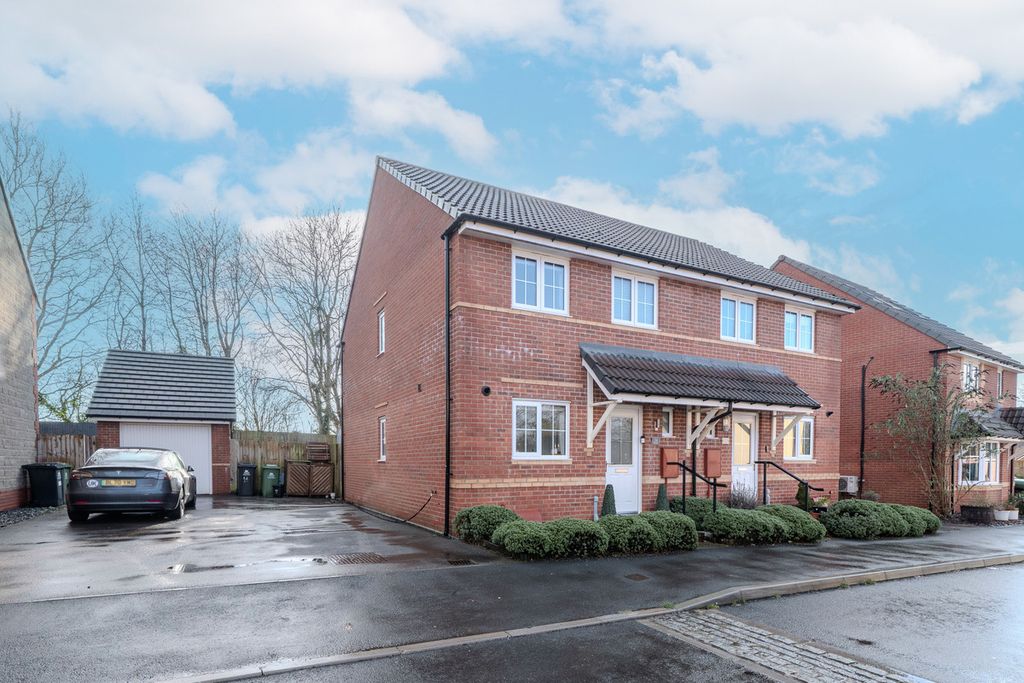 Property photo 1 of 33