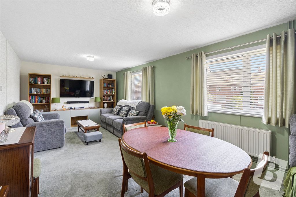 Property photo 1 of 14 Living/Dining Room