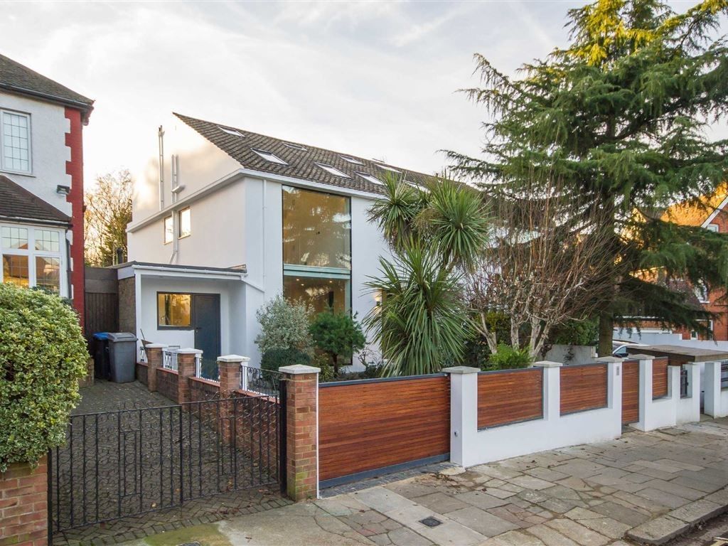 Property photo 3 of 17 Photo 1