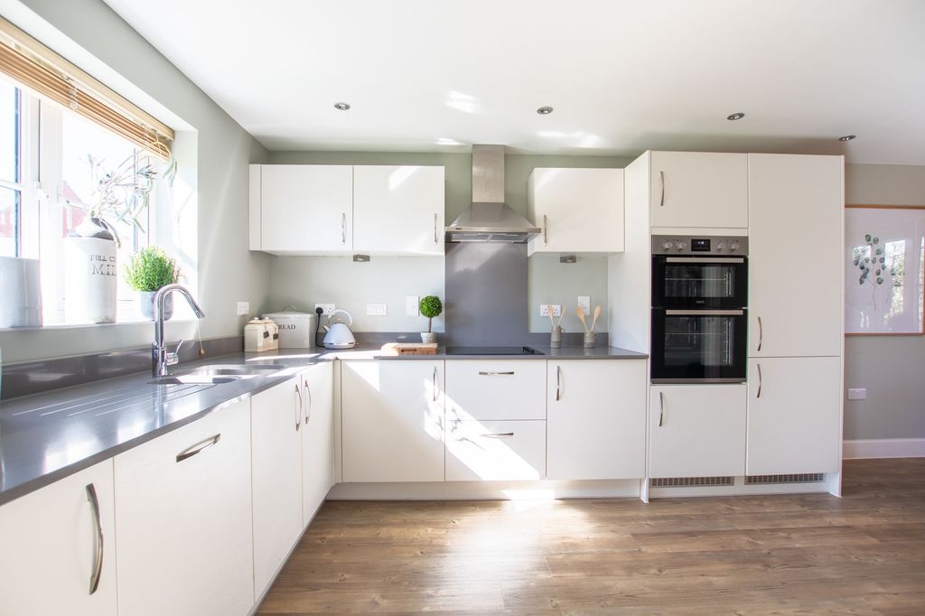 Property photo 2 of 26