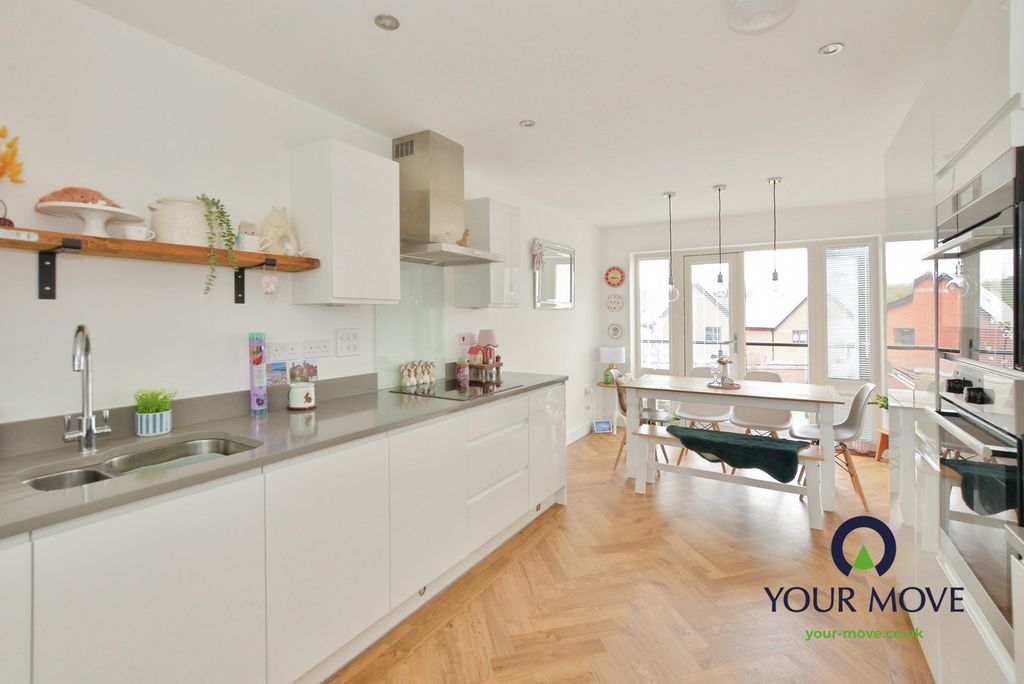 Property photo 2 of 25 Kitchen/Diner