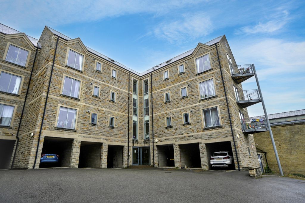Property photo 1 of 14 17 North Park, King Cross Street, Halifax, West Yorkshire, Hx1 2Hh