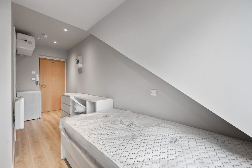 Property photo 3 of 10 Cs - Room 24, 30 Westland Road - C1 (1)