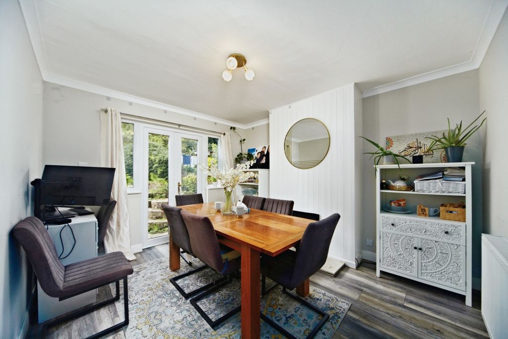 Property photo 2 of 16 Photo