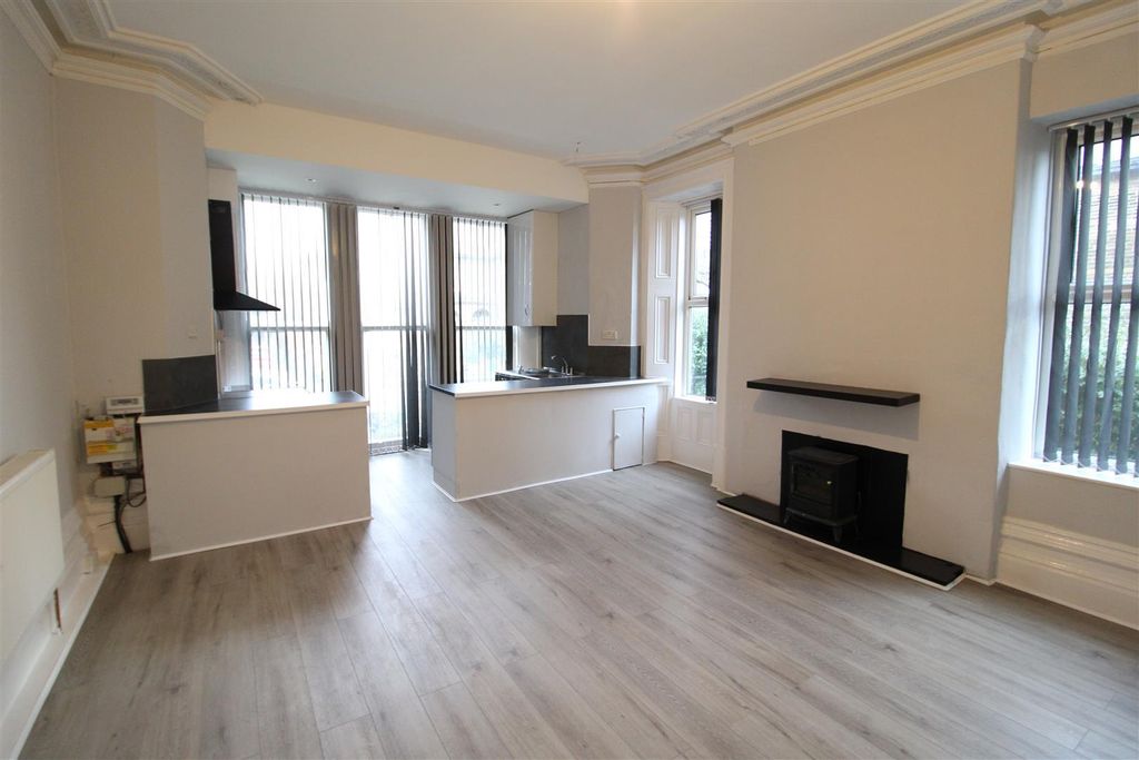 Property photo 3 of 39 Flat 4.Jpg