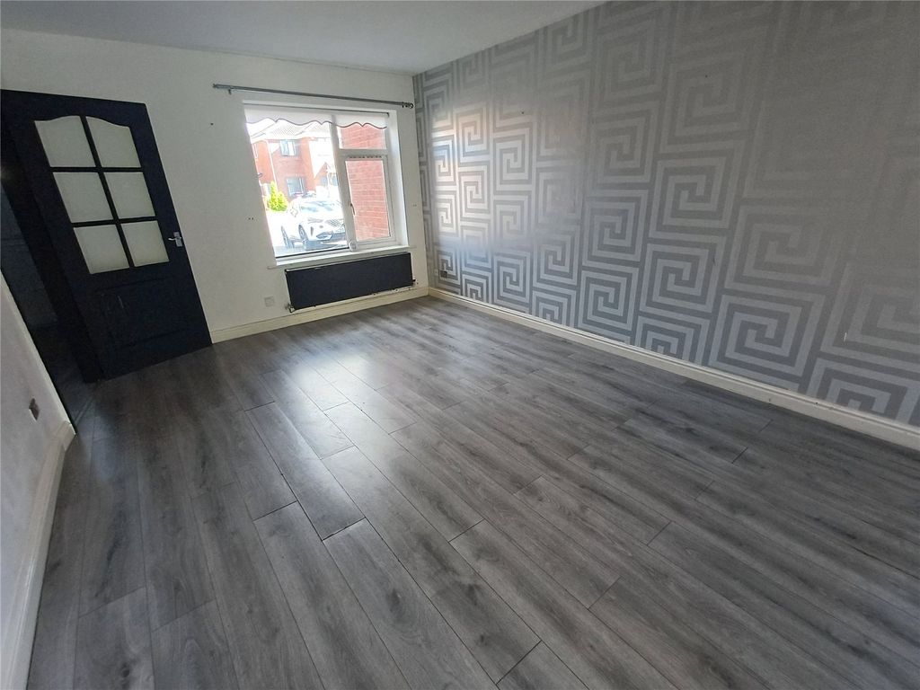 Property photo 2 of 12 Picture No. 14