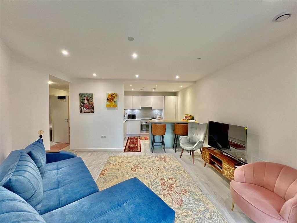 Property photo 1 of 10 Reception Room / Kitchen