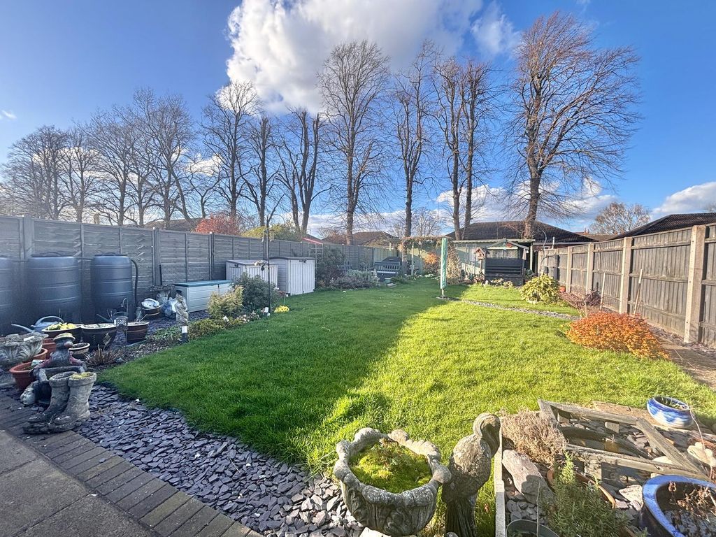 Property photo 2 of 27