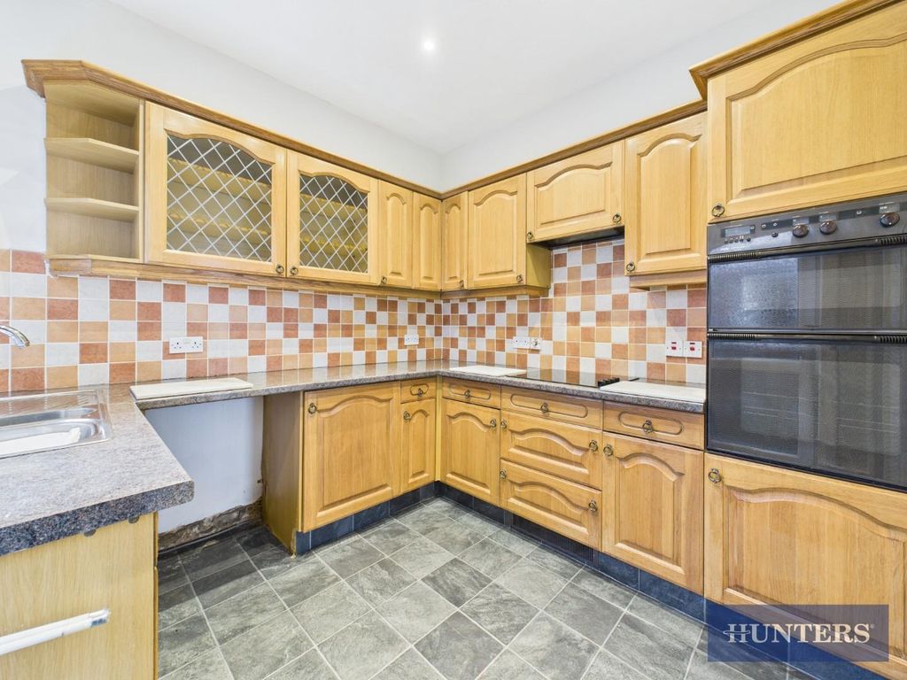 Property photo 3 of 12 Kitchen