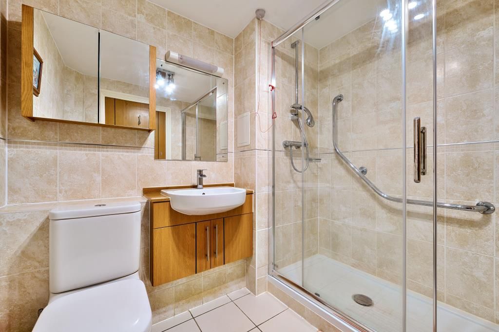 Property photo 3 of 20 Bathroom