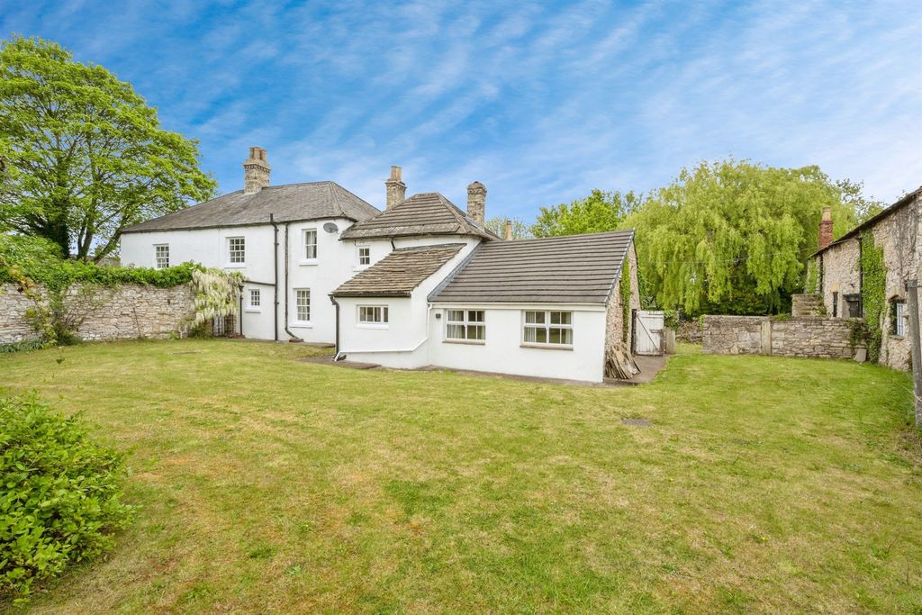 Property photo 2 of 18