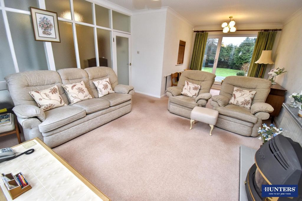 Property photo 3 of 17 Living Room