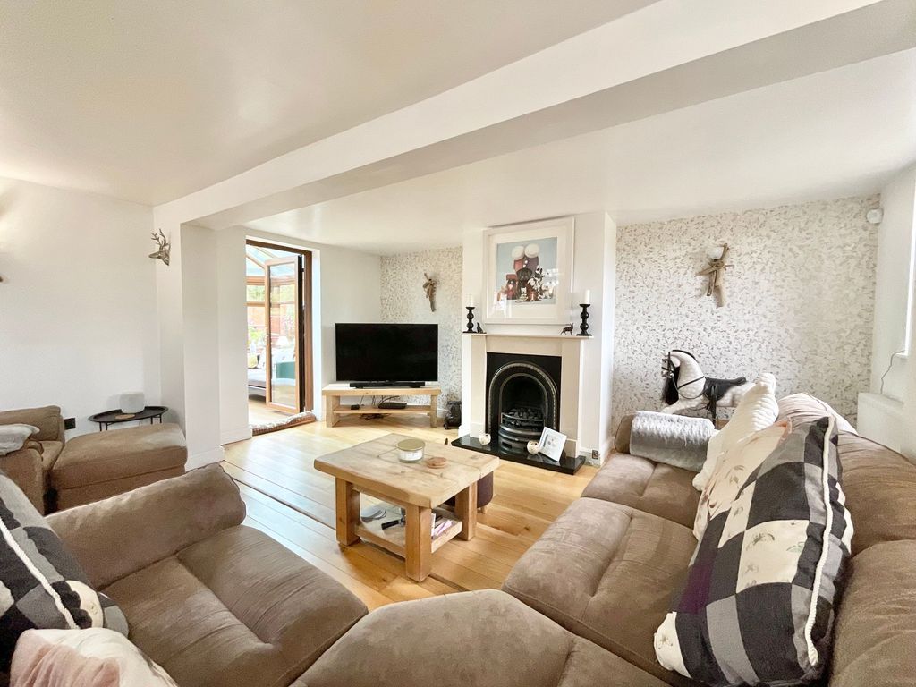 Property photo 2 of 32