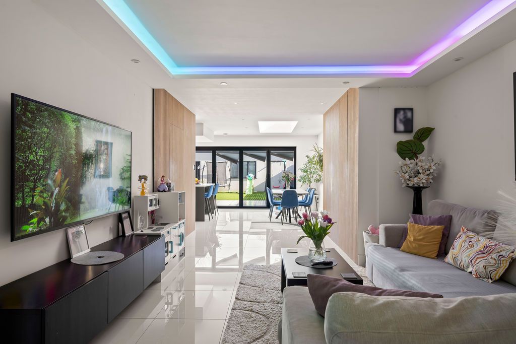 Property photo 2 of 32 Photo 19