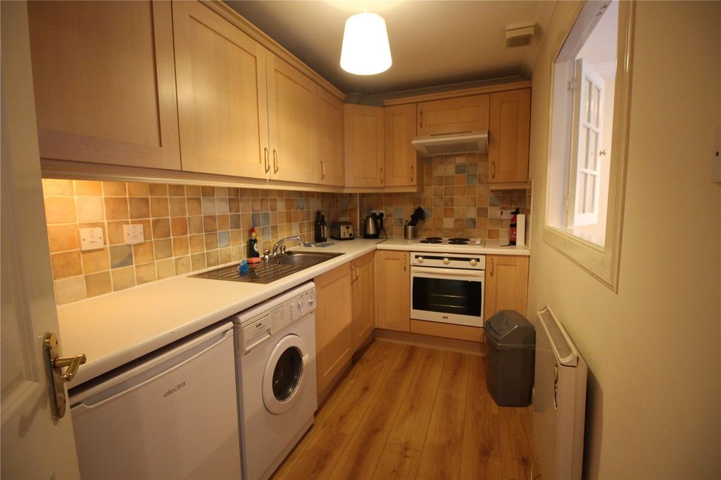 Property photo 3 of 8 Kitchen