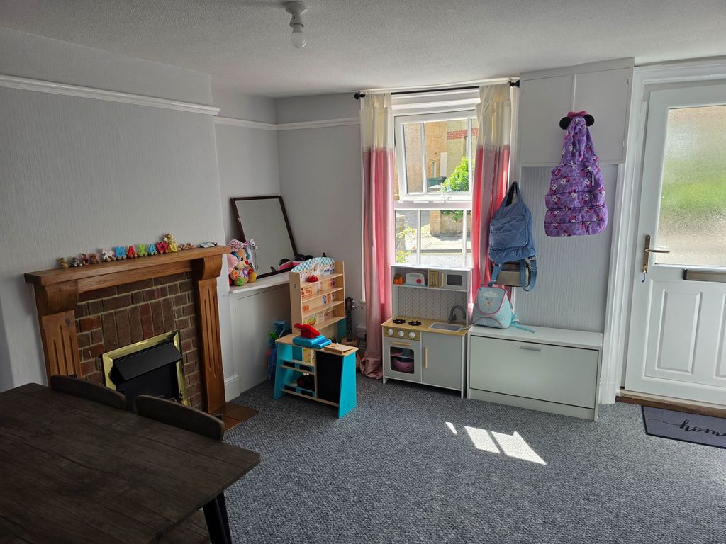 Property photo 3 of 10