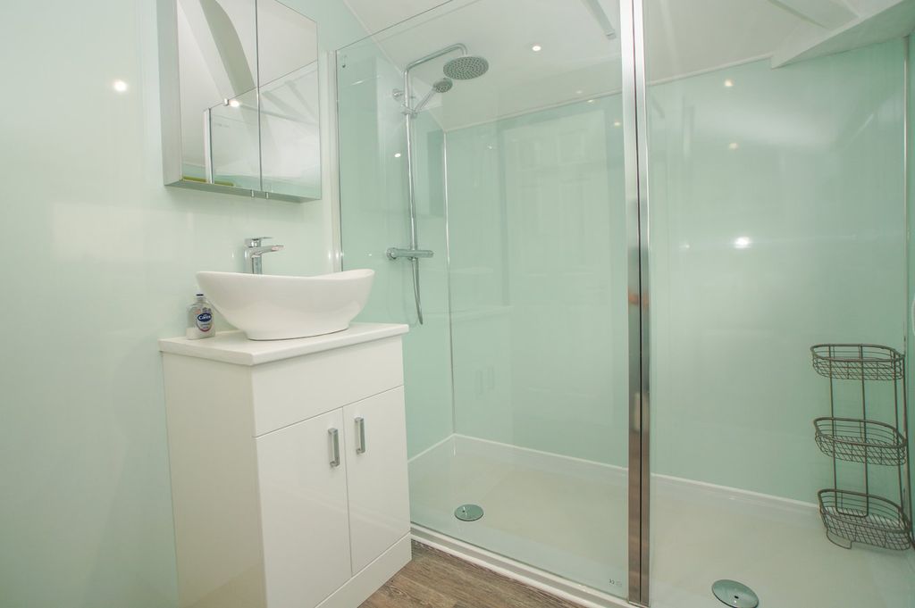 Property photo 3 of 17 Shower Room