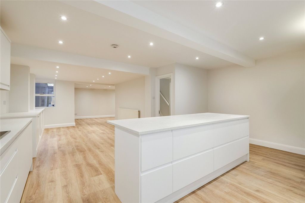 Property photo 3 of 20 Picture No. 10