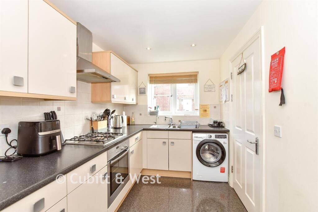 Property photo 2 of 11 2