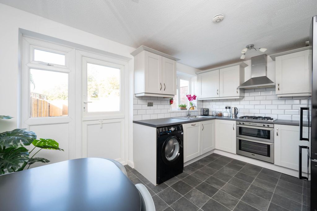 Property photo 2 of 23