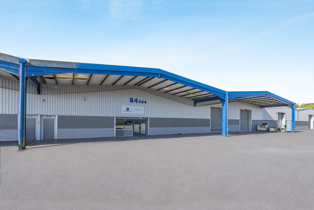 Property photo 3 of 9 8692248-Exterior01-v2
