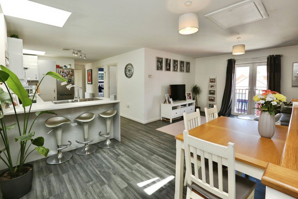 Property photo 2 of 17 Photo