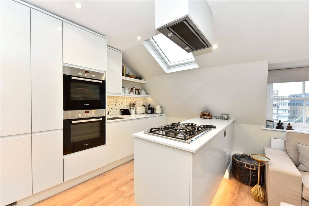 Property photo 2 of 18 Kitchen
