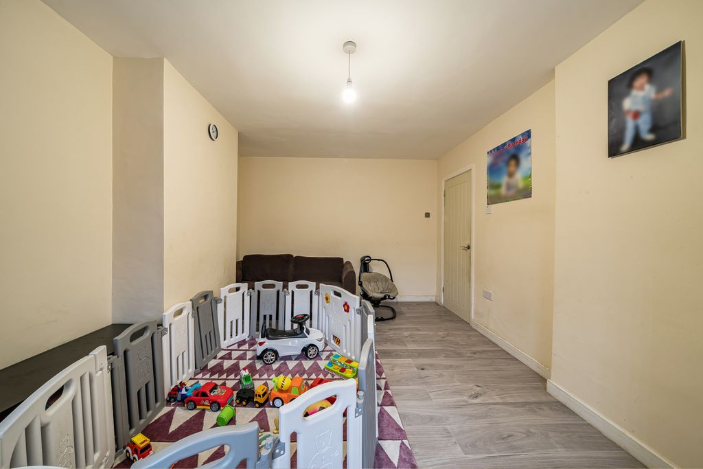 Property photo 3 of 17 Photo 12