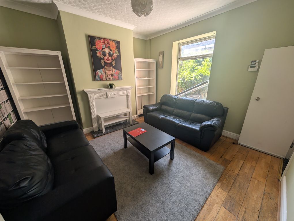 Property photo 2 of 9