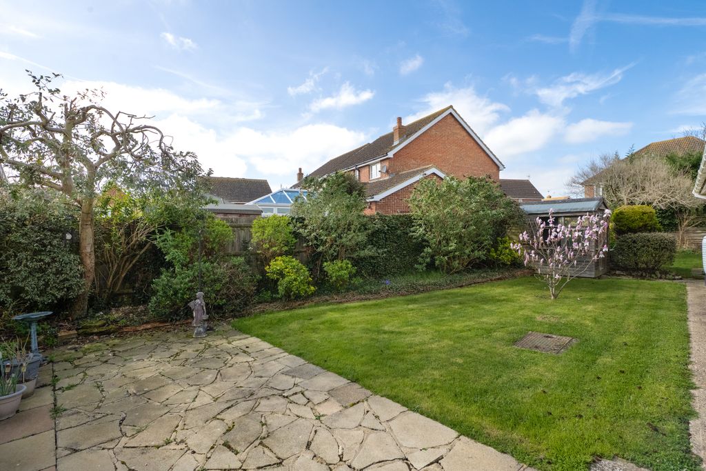 Property photo 2 of 13 Garden