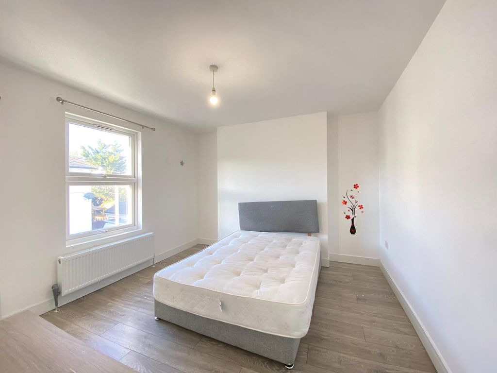 Property photo 2 of 8 Photo