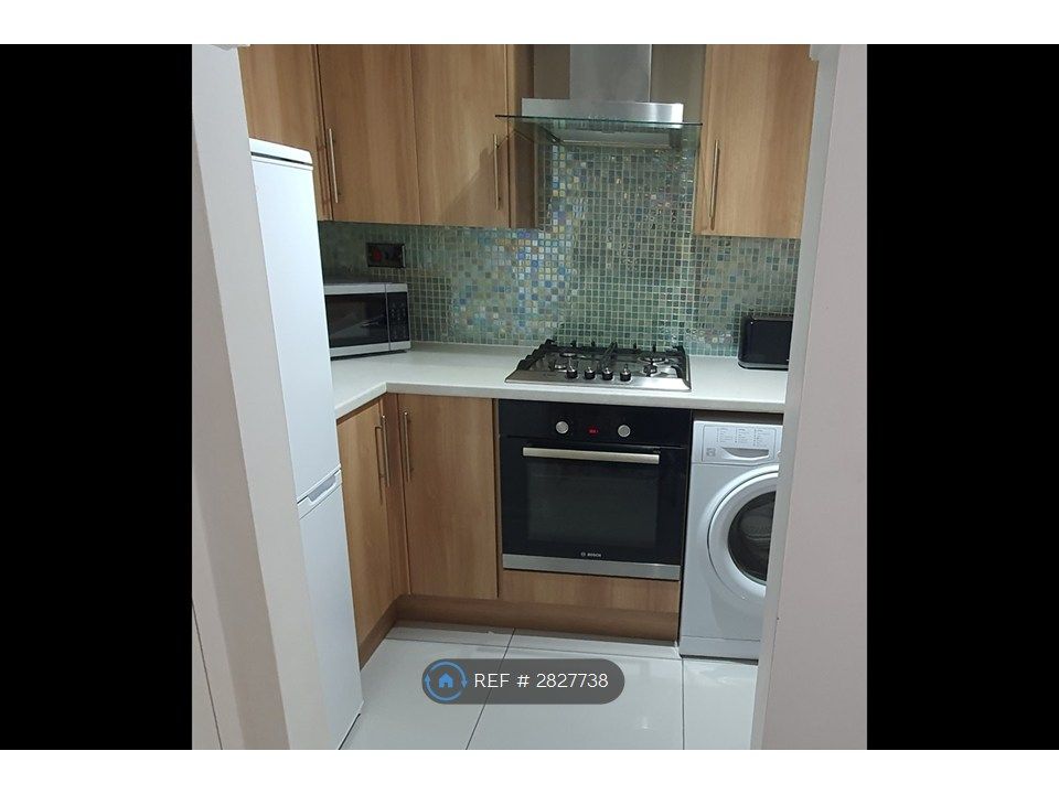 Property photo 3 of 9 Kitchen